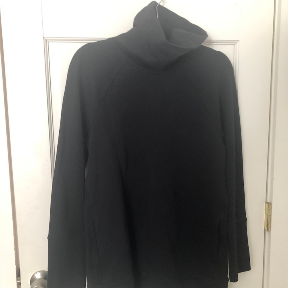 EUC Lululemon Black Turtleneck Tunic Sweatshirt 10